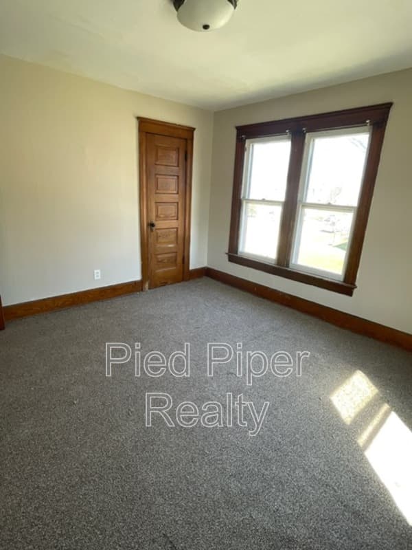 Freeport Condo: 434 1/2 S State Ave