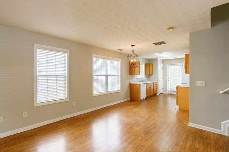 Athens House: 321 Samuel Clemens Way
