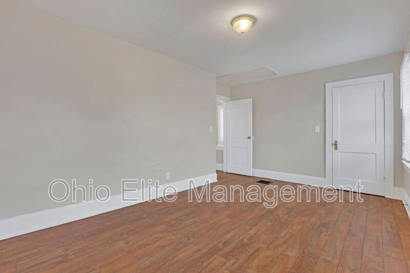 Columbus House: 243 N Wayne Ave