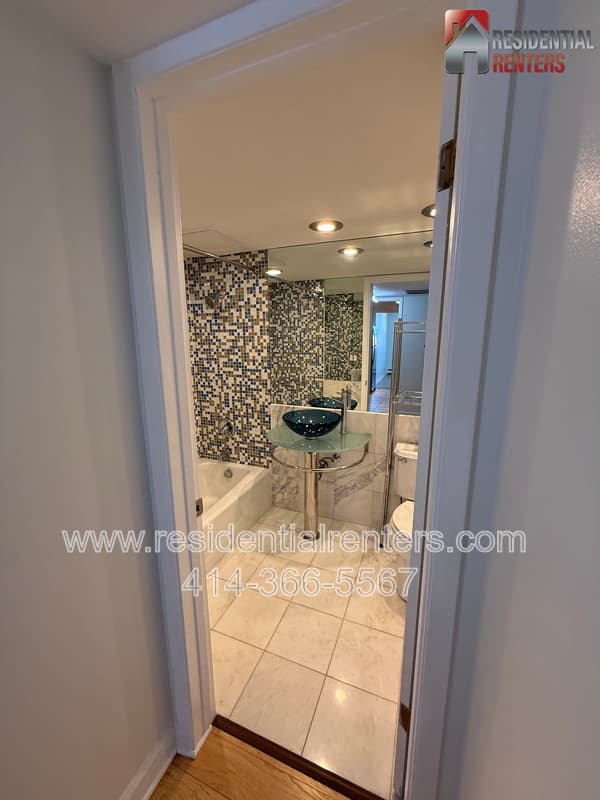 Milwaukee Condo: 1707 N Prospect Avenue