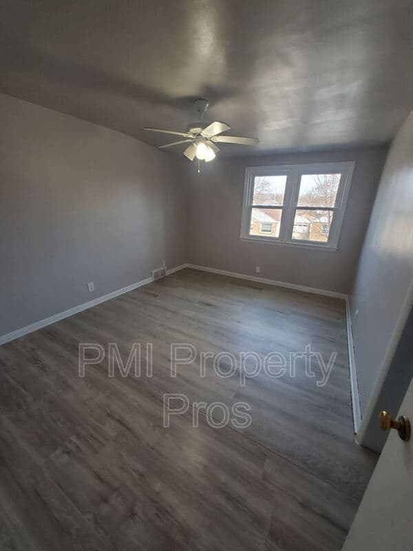 Milwaukee Condo: 159A S 78th St