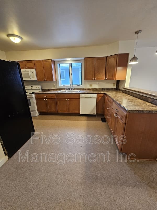 Burlington Condo: 432 Colchester Avenue
