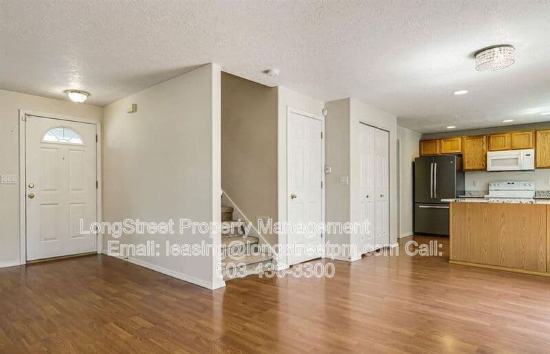 Adair Village House: 332 NE Carmen Pl
