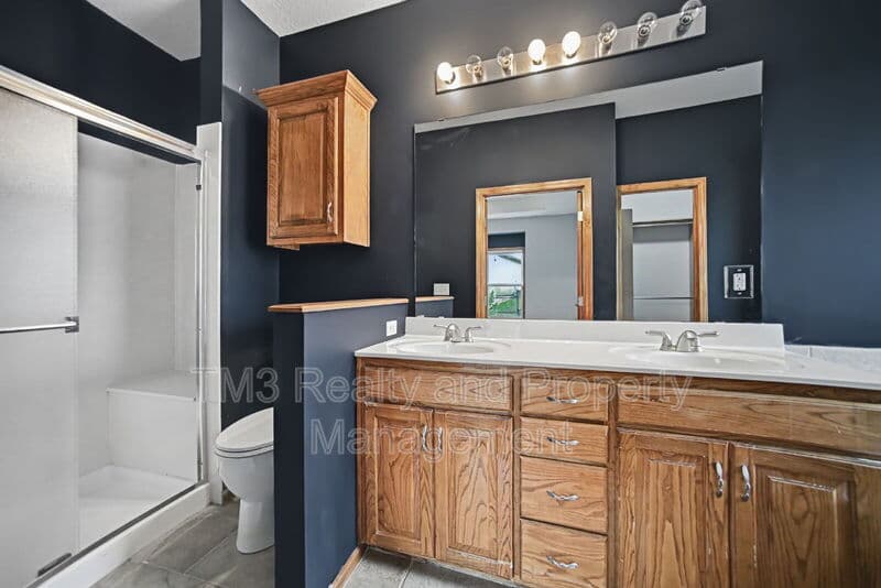 Olathe House: 21922 West 121st Terrace