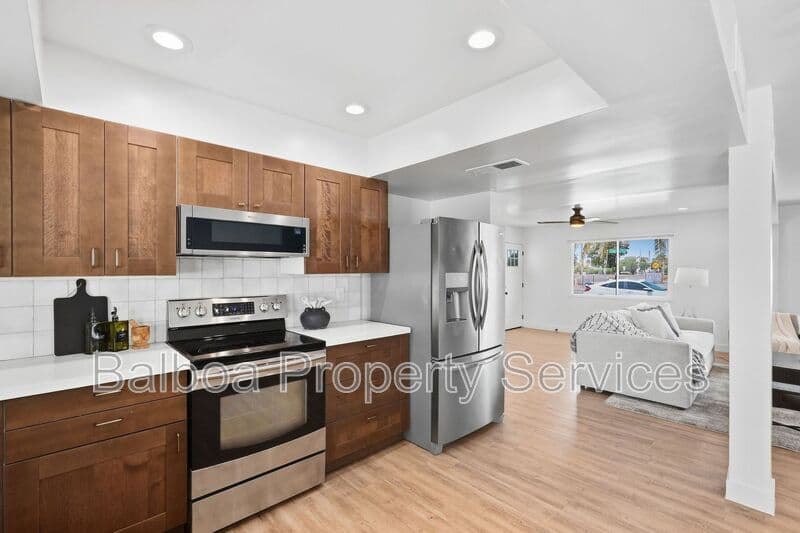 Gilbert House: 1 N Cottonwood Dr