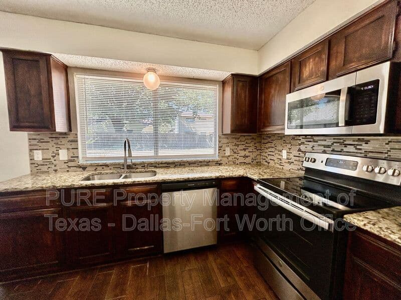 Grand Prairie House: 2626 Bennington Ct
