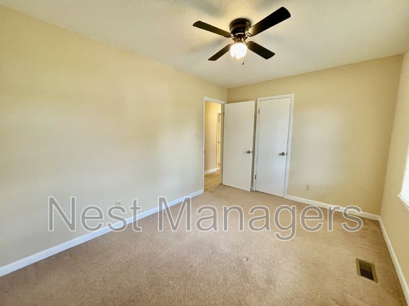 Fayetteville House: 5967 Lake Trail Dr
