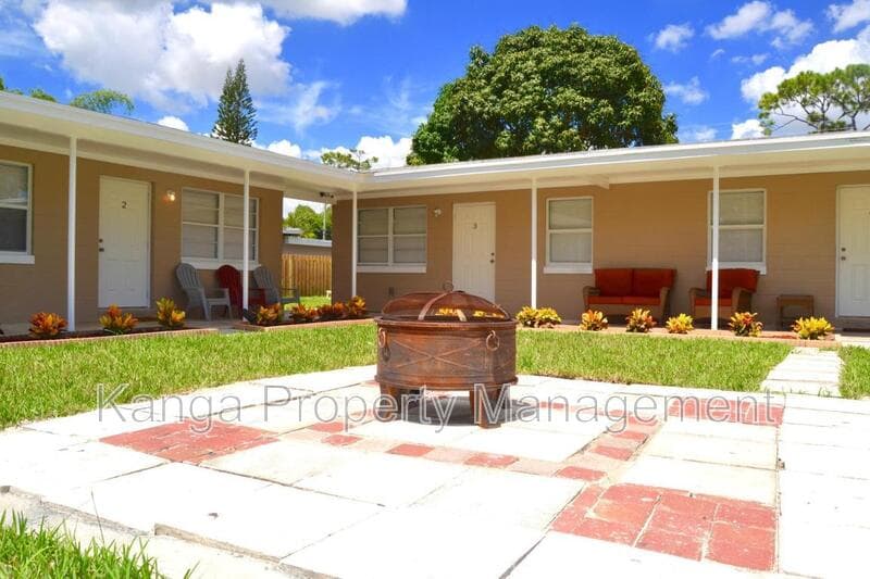 Lake Worth Condo: 4821 Vermont Ave