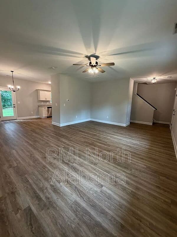 Huntsville House: 1713 Golf Club Lane Northwest