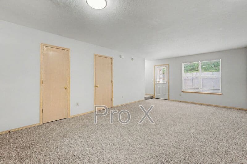 Fayetteville House: 1366 E Sequoyah Ct
