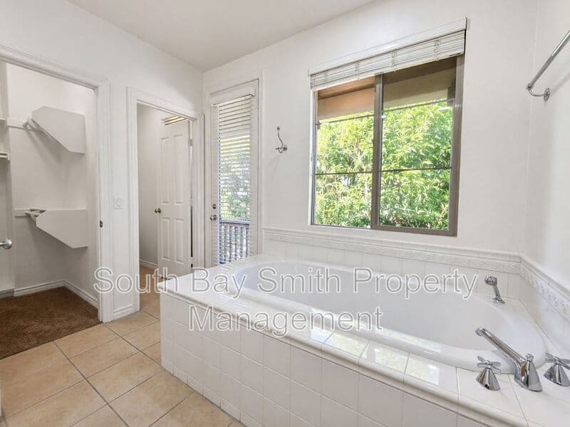 Redondo Beach Townhome: 84 Palos Verdes Blvd