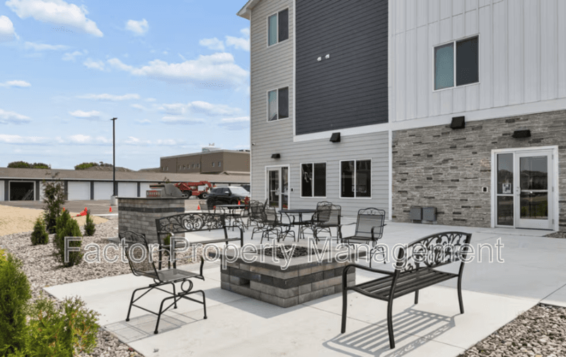 North Mankato Condo: 2090 Carlson Dr.