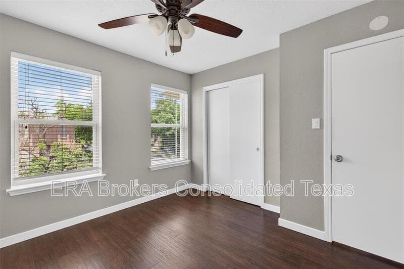 Austin House: 7601 Windrush Dr