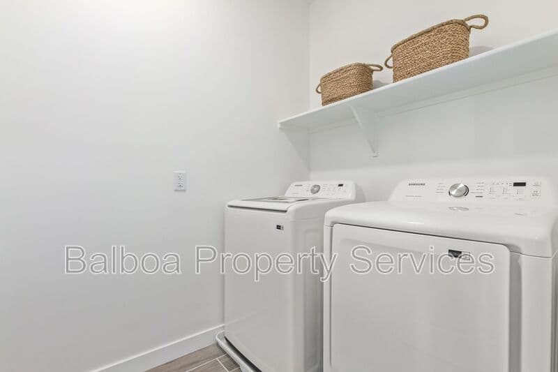 Mesa Townhome: 3230 E Thomas Rd