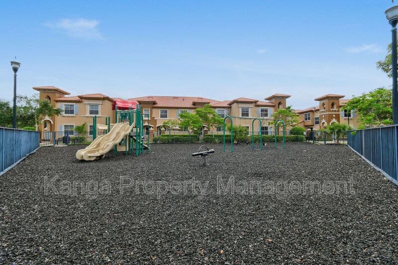 West Palm Beach Condo: 2912 Hidden Hills