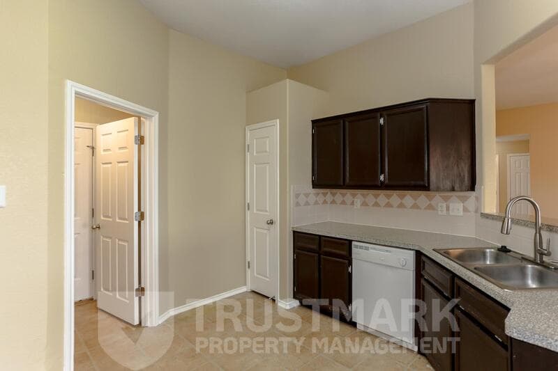 Killeen House: 5406 Shawn Dr
