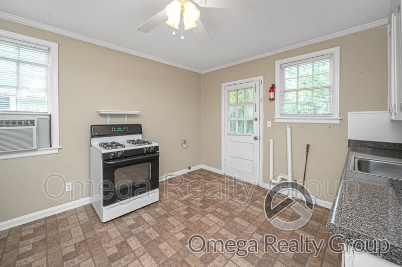 Montgomery Condo: 1020 Pershing St