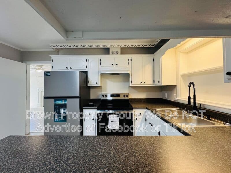 Fayetteville House: 5143 Longbranch Dr