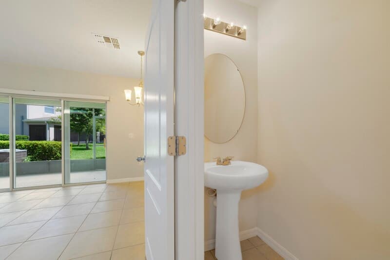 Davenport Townhome: 257 Arbor Lakes Dr