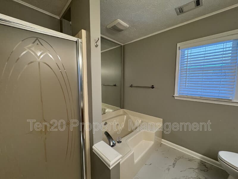 Columbus House: 7124 Vinings Court