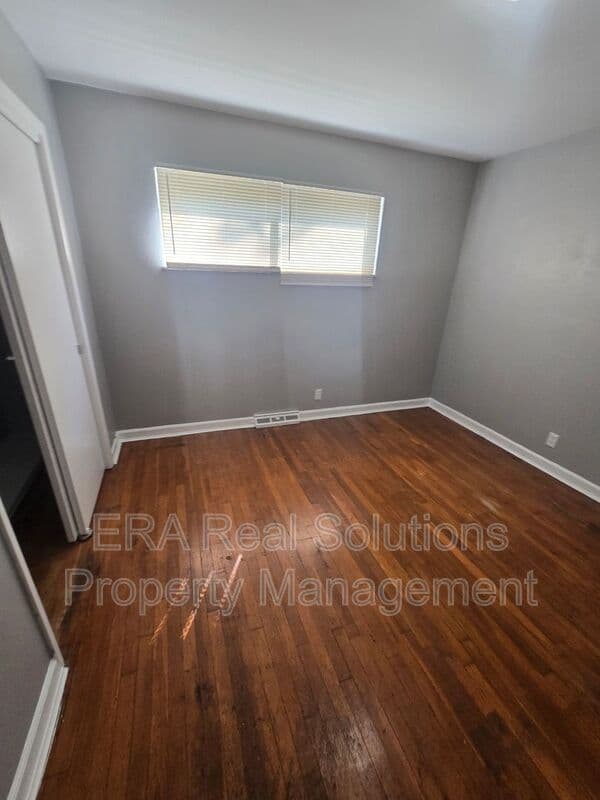 Columbus House: 3050 Clermont Rd