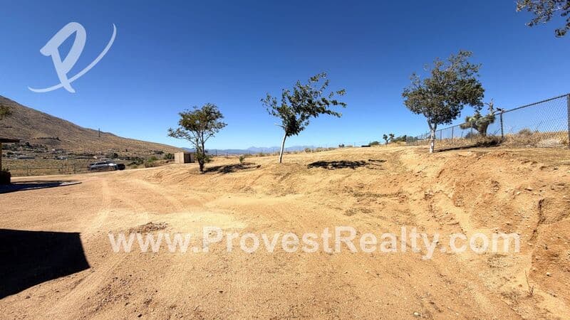 Apple Valley House: 9626 Buena Vista St