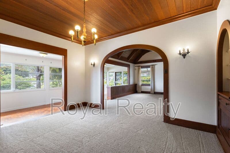 Honolulu House: 2910 Nanihale Place