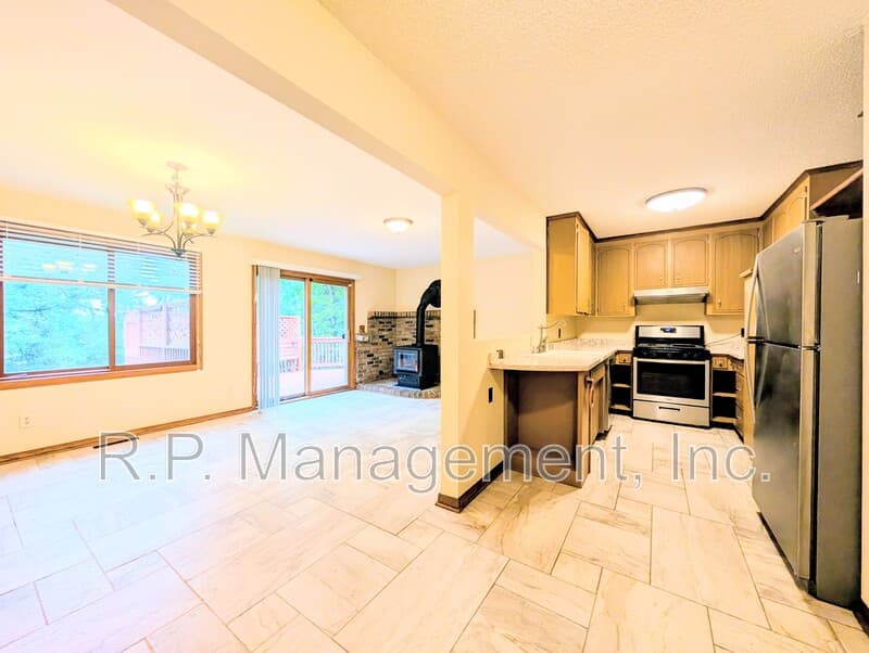 Scandia House: 15740 Pilar Rd N