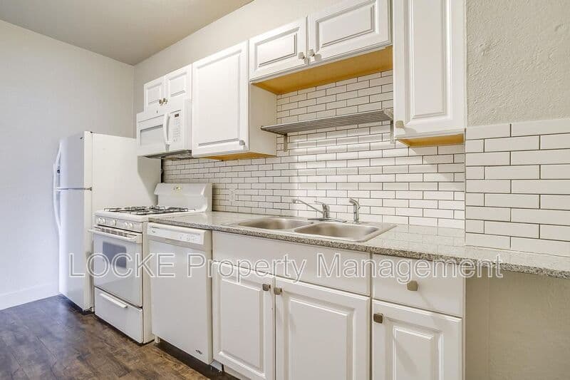Fort Worth House: 1411 6th Avenue