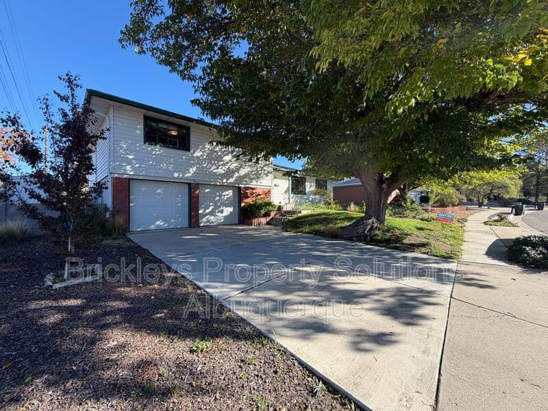 Albuquerque House: 7121 Edwina Ave NE