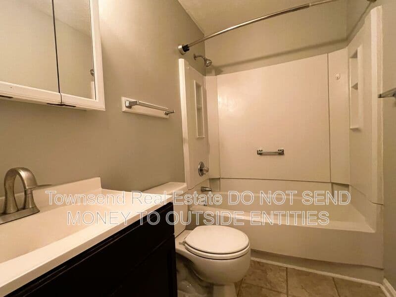 Fayetteville House: 1411 Briarcliff Dr