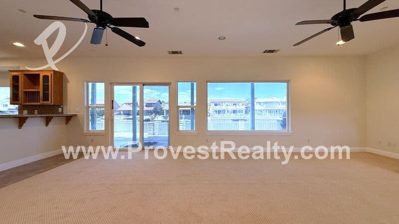 Victorville House: 18064 Mariner Dr