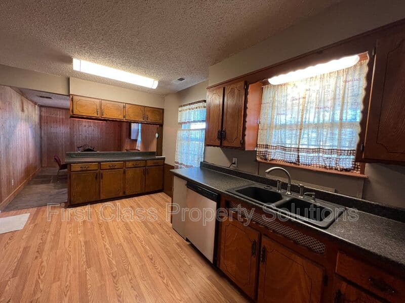 Del City House: 3200 Del Rancho Rd