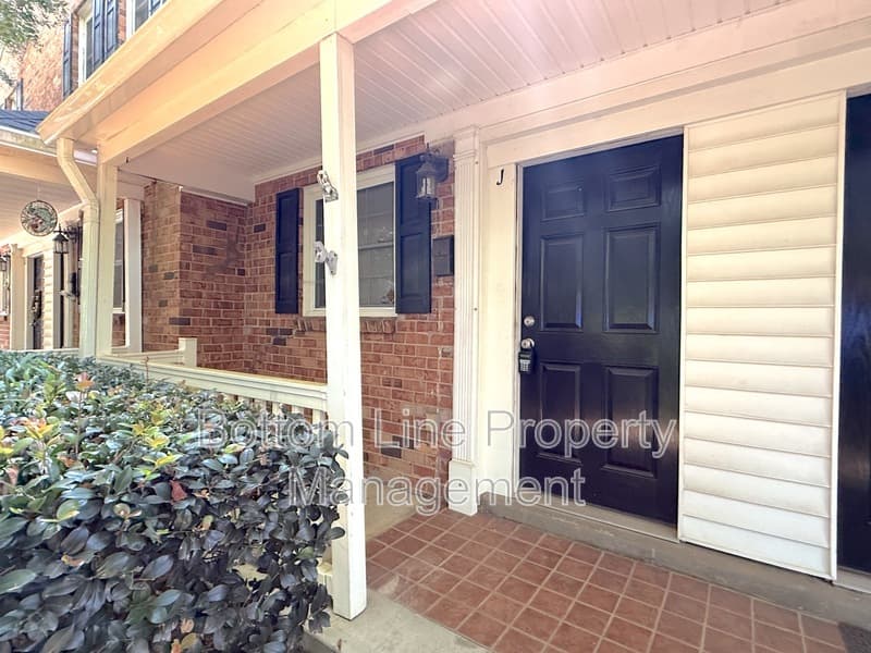 Charlotte Condo: 1218 Green Oaks Ln