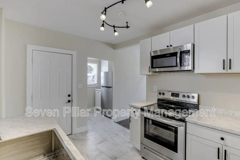 Columbus House: 522 Ryan Ave