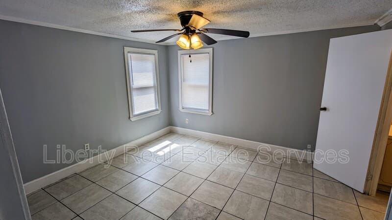 Hinesville House: 955 Hollywood Dr
