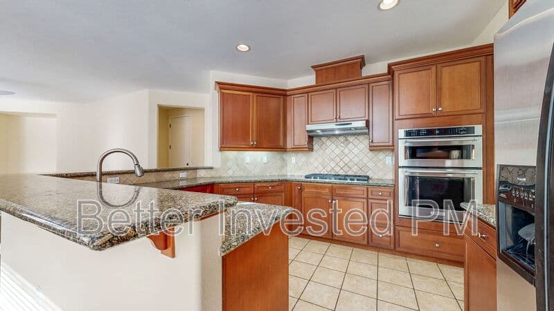 Santa Rosa House: 1363 Gordon Ln
