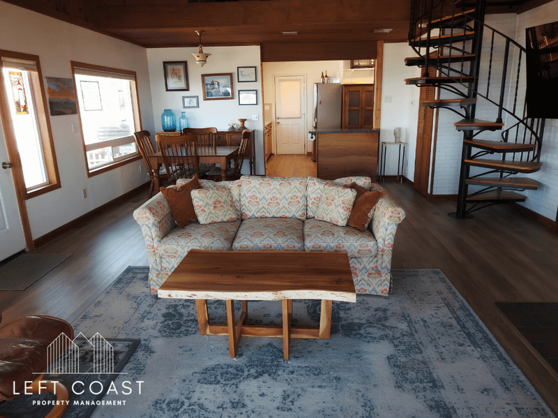 Lincoln City House: 1033 Northwest Inlet Avenue
