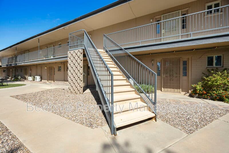 Mesa House: 430 W 3rd St