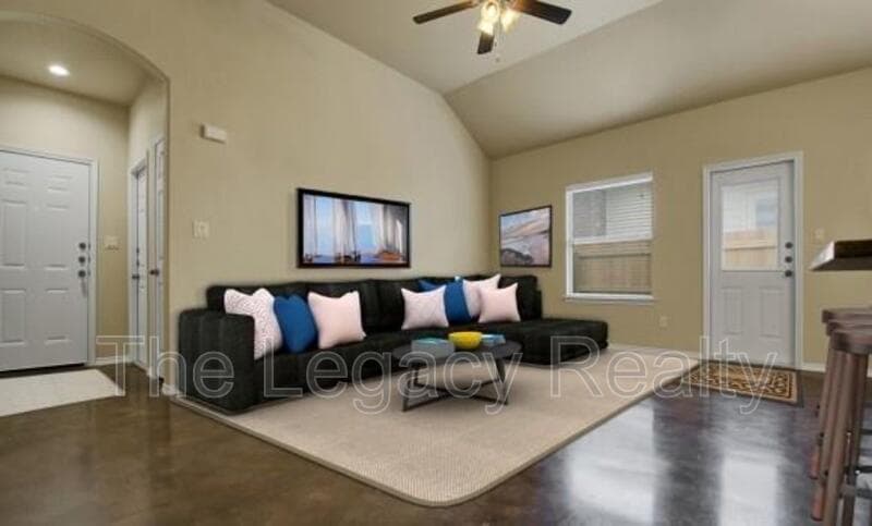 New Braunfels House: 337 Emma Dr
