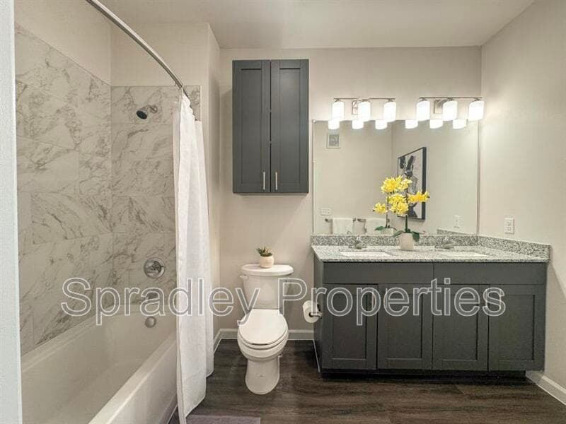 Belton Townhome: 710 Shine St. Apt 2304