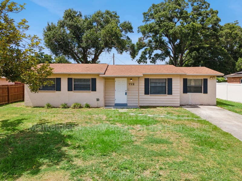 Brandon House: 712 Clayton St
