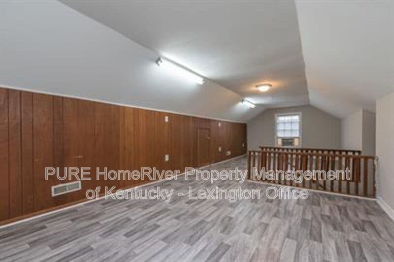 Lexington House: 200 Floral Park