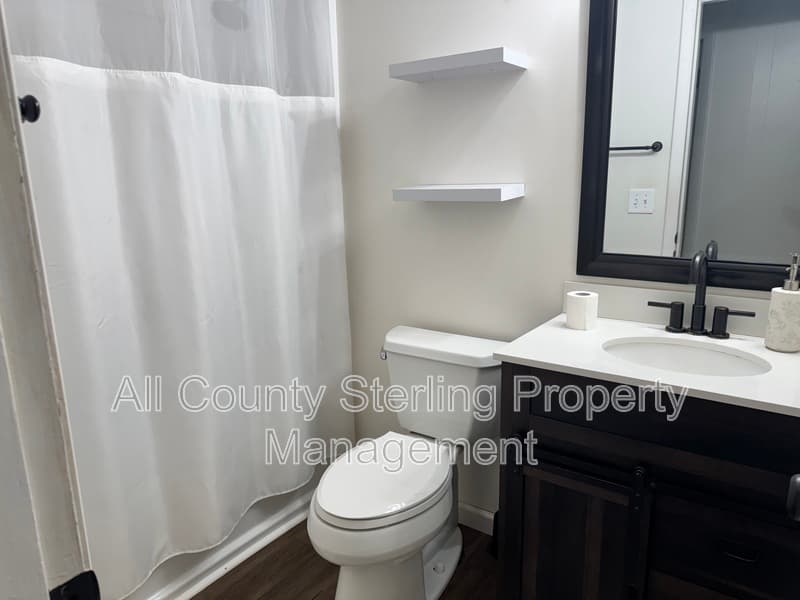 Lake City House: 353 SE Olustee Avenue