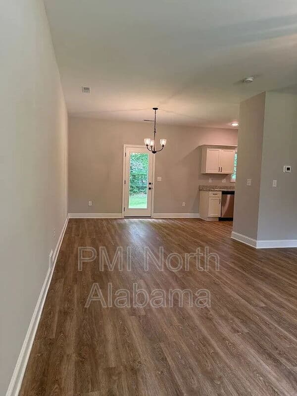 Huntsville House: 1713 Golf Club Lane Northwest