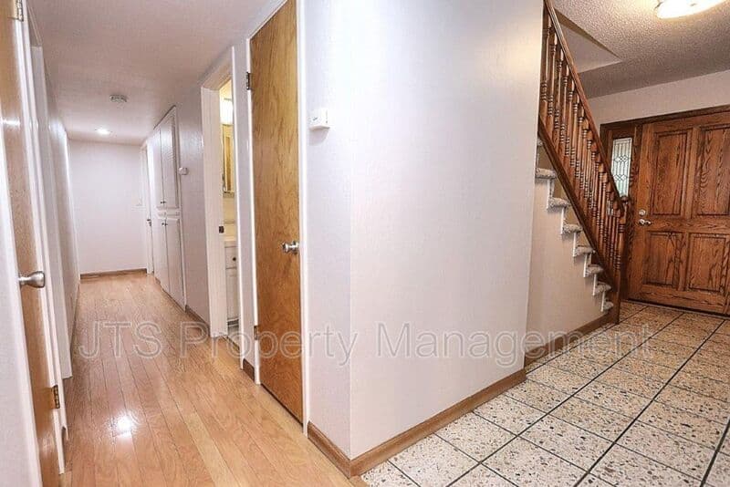 Fair Oaks House: 8520 Emperor Drive