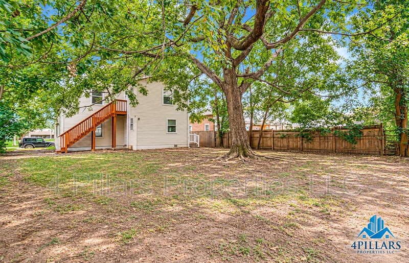 La Porte Condo: 134 Belden St