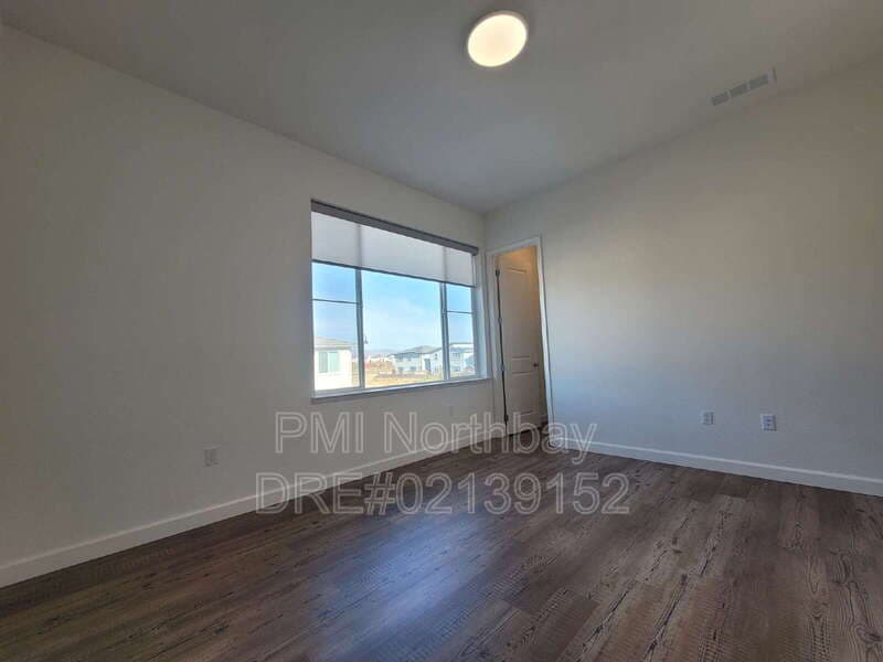 Fairfield House: 2466 Shore Vista