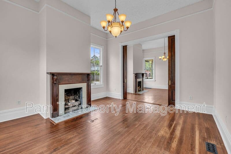 Savannah House: 201 W 37th St