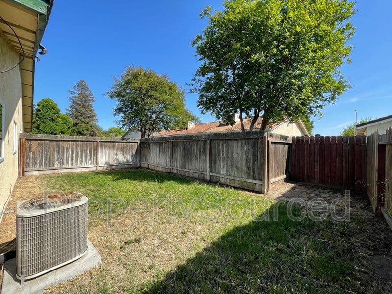 Manteca Condo: 1296 Spruce Lane